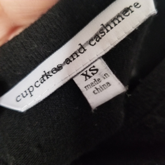 Cupcakes and Cashmere v neck loose fitting sweater Black Size XS - Picture 10 of 11